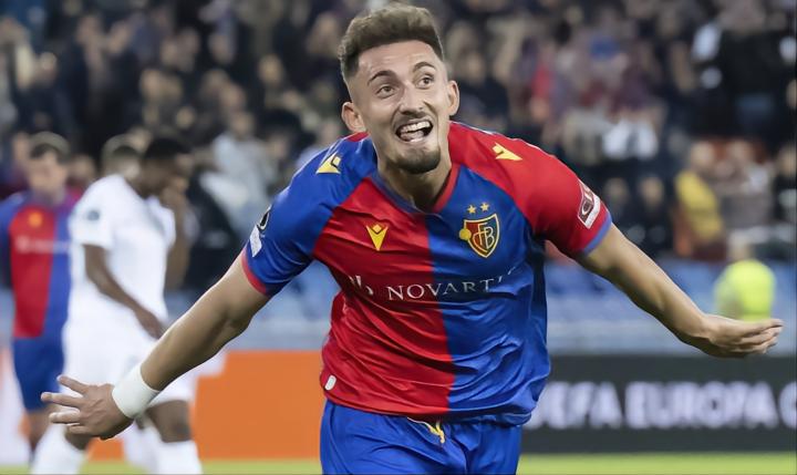 英雄联盟电竞赛事-转折点布莱顿止住颓势；荷甲转会期攻防权衡；管理层满意；心理建设被强调的简单介绍